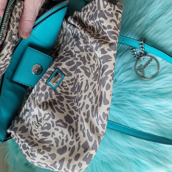 Guess purse - Picture 8 of 14